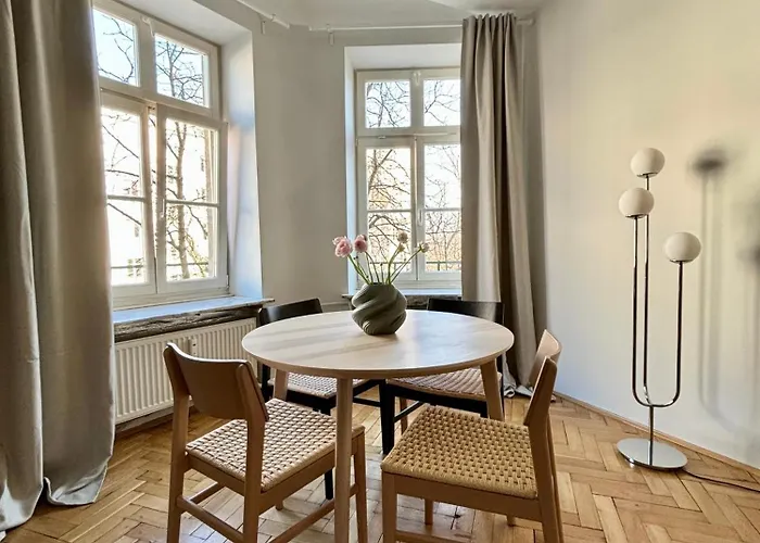 Chocimska 35 - Skwer Tarasa Szewczenki - Stary Mokotow